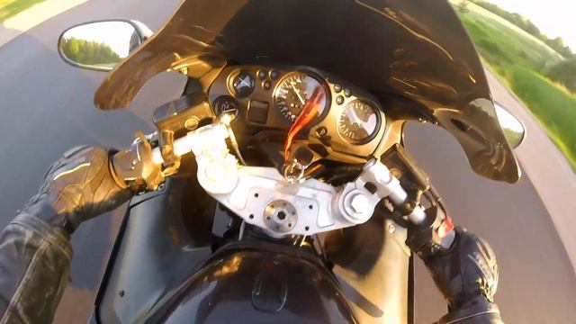 Реально Валящие Мотоциклы..........Honda CBR 1100XX SUPERBLACKBIRD смотреть онлайн