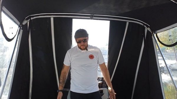 Потрясающий катер VOYAGER 800 CABIN LE