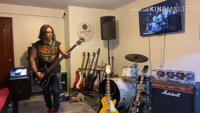 Detroit rock City (bass cover and guitar solo) смотреть онлайн