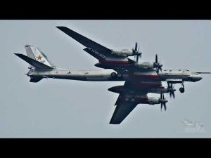 Ту-95 МС Самолет - Медведь кружит. Отказал движок в конце.