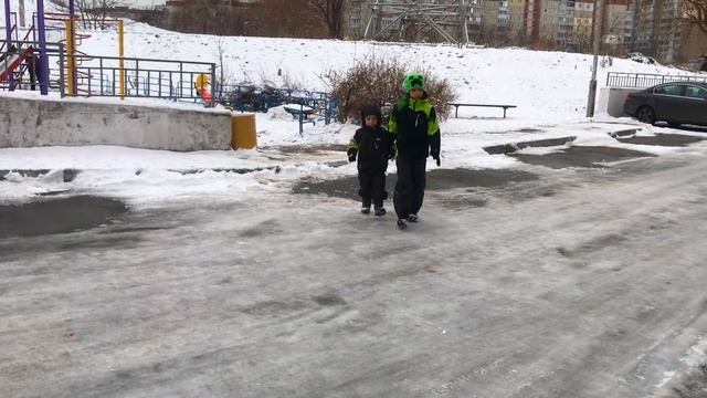 РЕШИЛИ ПОКАТАТЬСЯ на САНКАХ! Что Случилось? Кто Провинился ? смотреть онлайн