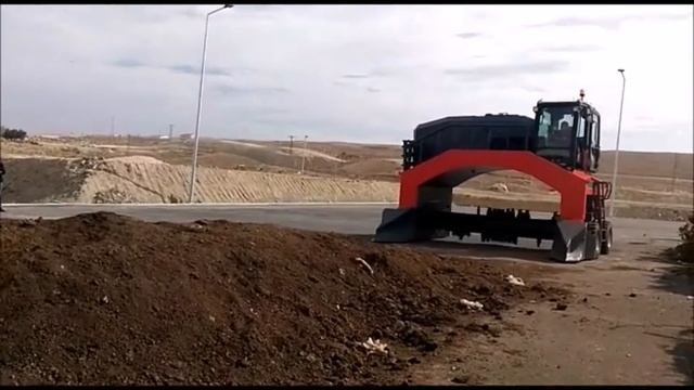 Самоходный ворошитель бурта (компоста) EYS смотреть онлайн