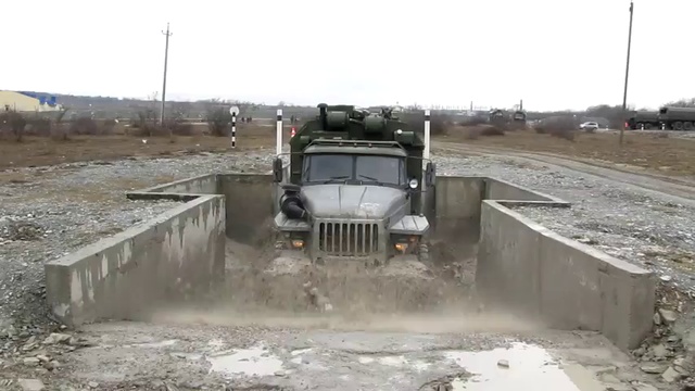 Преодоление рва с водой смотреть онлайн