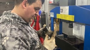 Toyota Land Cruiser Prado 95: замена сайлентблоков задних рычагов