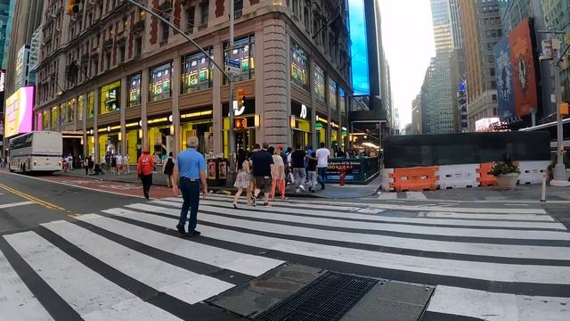 [4K] Walking Broadway Bryant Park and Times Square New York смотреть онлайн