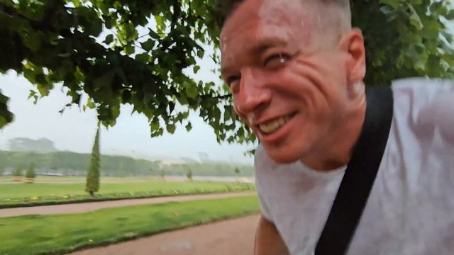 Попали в ураган в Петергофе. Россияне приютили белорусов смотреть онлайн