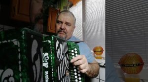 Ноты на гармошке.