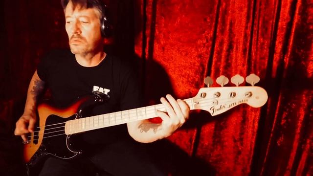 "Blanked Out" Bass Playthrough with Scott Shiflett смотреть онлайн
