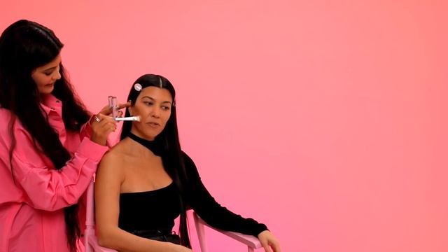 КАЙЛИ ДЖЕННЕР И КОРТНИ КАРДАШЬЯН: РАЗГОВОР ПО ДУШАМ смотреть онлайн