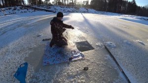 Один ставлю сети под лед!