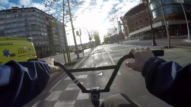 На BMX в Барселоне смотреть онлайн