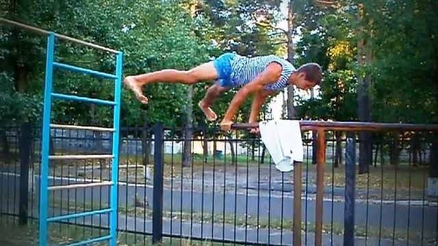 горизонт на брусьях(первые попытки исполнения после тренировок обучения) смотреть онлайн