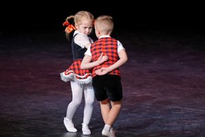 «Игра», ансамбль «Ритмы детства». «Game», ensemble «Rhythms of Childhood».