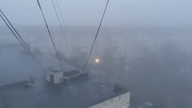 Густой туман на небе, сверху вниз ничего не видно. Одна серость. 💙🤍 смотреть онлайн