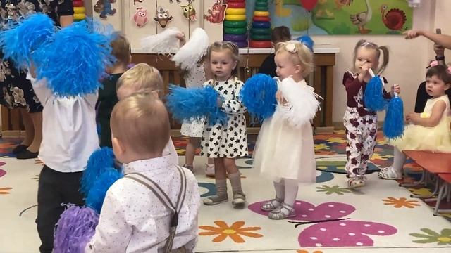 Танец с помпонами 