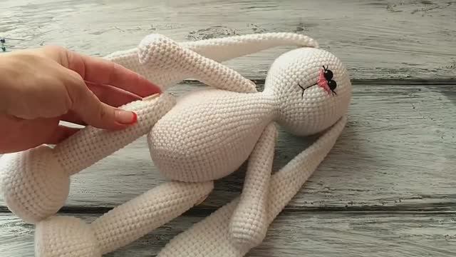 Вязание крючком - Зайка в стиле Тильда Часть √7 Сборка. смотреть онлайн