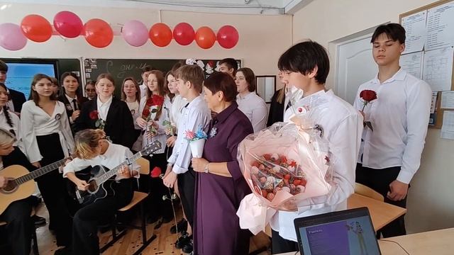 Как амурские школьники поздравили любимого педагога с Днем учителя смотреть онлайн