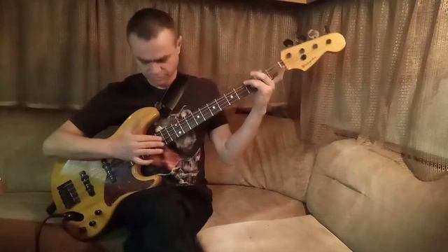"Бaс нaд вoдoй". Deep Purple на бас-гитаре. Игрaет Aлексaндр Ростовский. смотреть онлайн