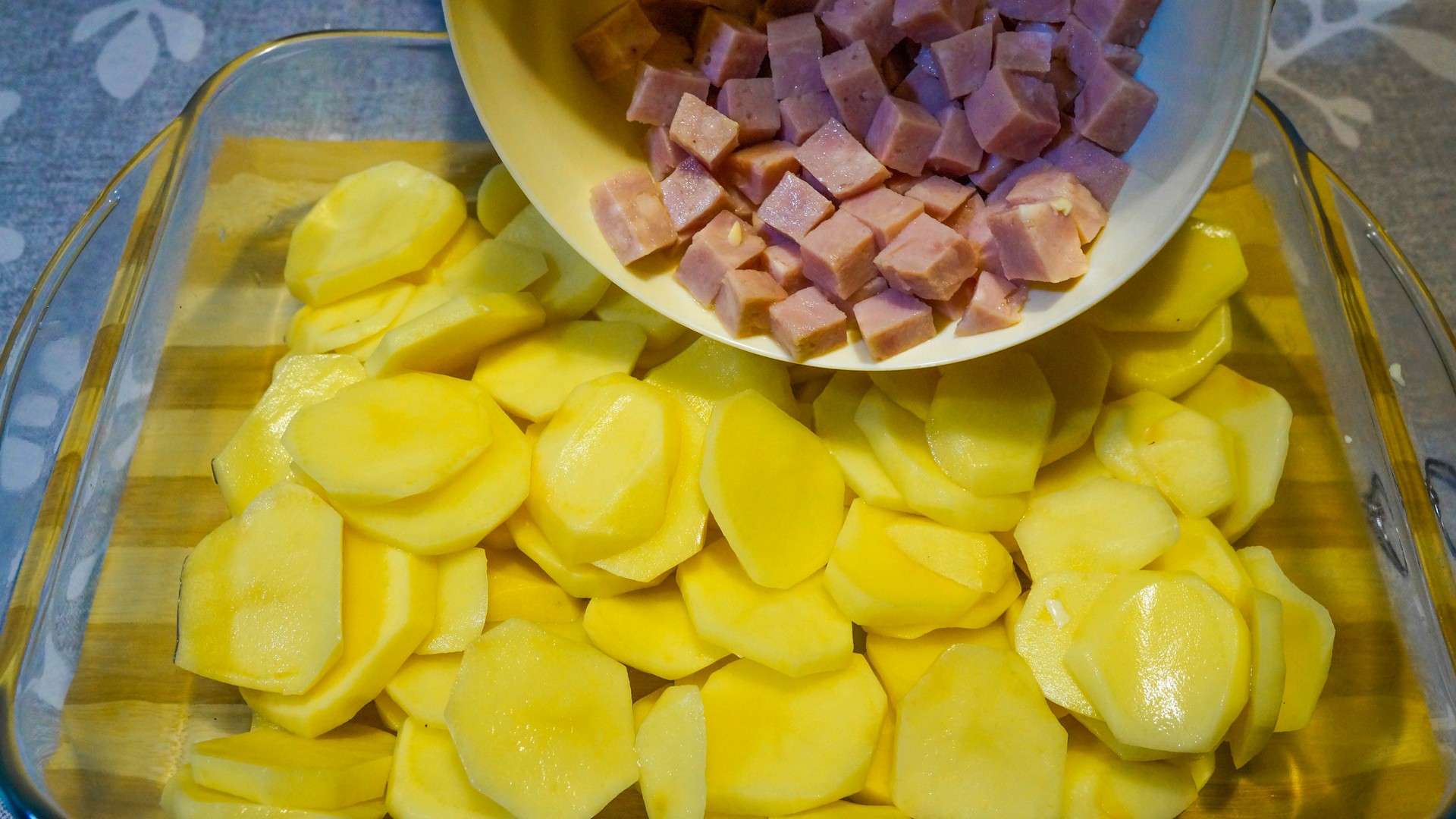 Рецепт из картошки с колбасой смотреть онлайн