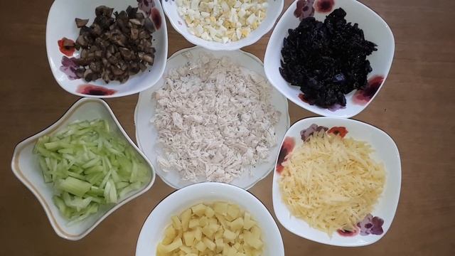 САЛАТ с КУРИЦЕЙ с ЧЕРНОСЛИВОМ с ШАМПИНЬОНАМИ и СВЕЖИМ ОГУРЦОМ. смотреть онлайн