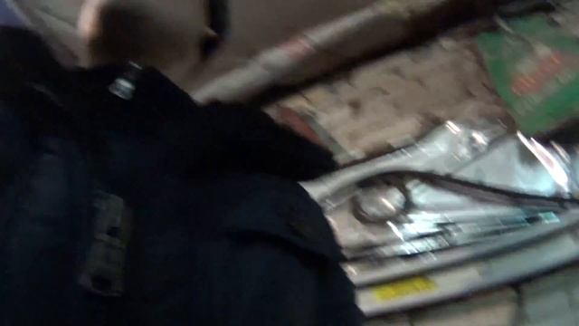 В гараже помогаю клеить ветровик , и ставим механизм опускания стёкол смотреть онлайн