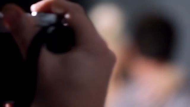Behind the Scenes Look at Gwen Stefani's Revlon Shoot смотреть онлайн