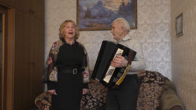 Юрий Пузиков - "Смуглянка " (Муз.А.Новикова) смотреть онлайн