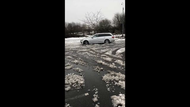 Mercedes E250 CDI Snow Drifts! W212 facelift in the snow смотреть онлайн