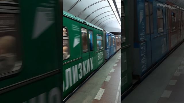 Отправление тематического поезда Русич "Поезд возможностей" со станции Парк Победы смотреть онлайн