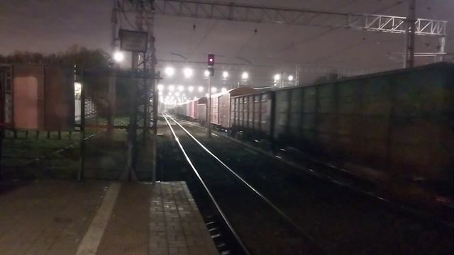 Электровоз ВЛ10К-1495 с грузовым поездом смотреть онлайн