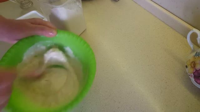 Филе рыбное замаринованое в соевом соусе и обжаренные а кляре на минеральной воде. смотреть онлайн