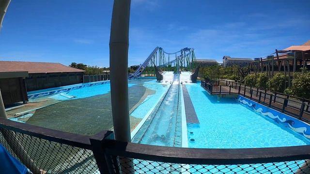 Sunny day at Desaru Coast Waterpark смотреть онлайн