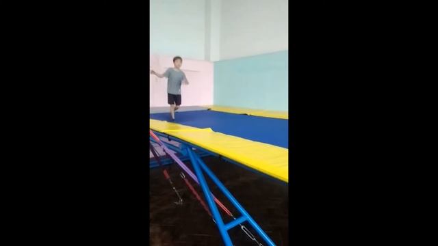 Спортивная гимнастика - немного батута смотреть онлайн