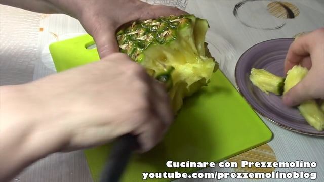 How to peel and cut a pineapple properly - Easy Tutorial смотреть онлайн