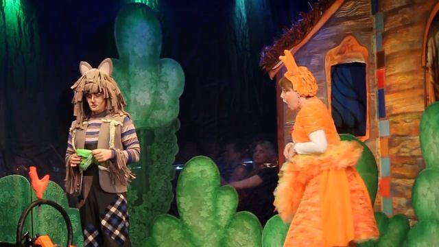 Номер Волка и Лисы из спектакля "Колобок" смотреть онлайн