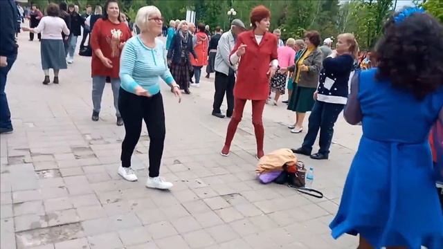 НАДЕЖДА НОВИКОВА НА НОВОЙ ТАНЦПЛОЩАДКЕ смотреть онлайн