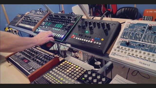 Live Synthesizers Session of July 2018 in IZOTOPE Studio смотреть онлайн