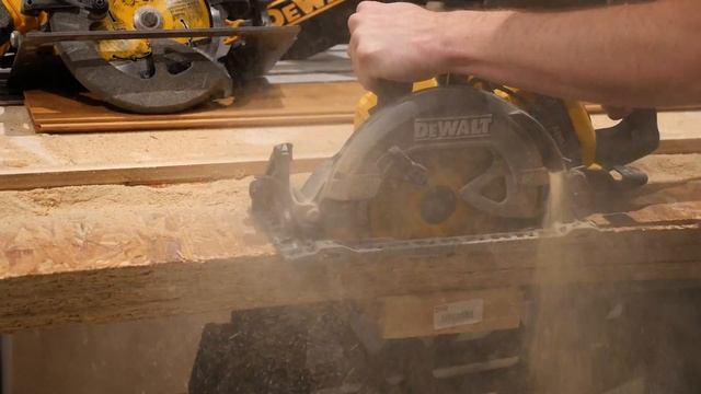Demo of Dewalt FlexVolt DCS577 Framing Saw смотреть онлайн