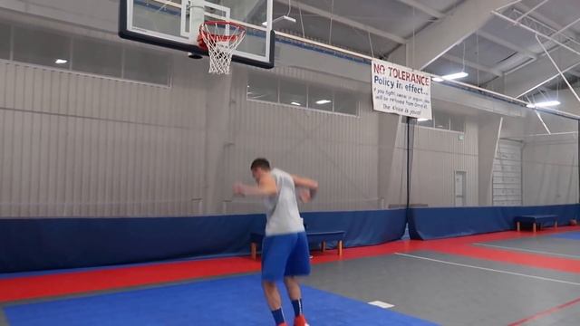 170 СМ ДАНКЕР - КАК ПРАКТИКОВАТЬ ДАНКИ И ПРЫЖОК смотреть онлайн