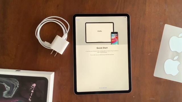 Unboxing and powering on the iPad Pro | 2019, 11-inch Apple iPad смотреть онлайн