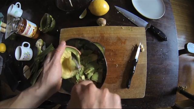You Suck At Cooking НА РУССКОМ. Как приготовить ГУАКАМОЛЕ. (Ты - лох на кухне. Эпизод 1) смотреть онлайн