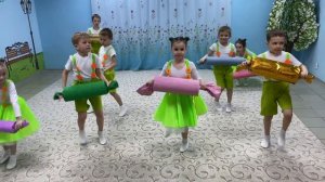 Танец «Сладкоежки», исполняет частный детский сад "Панда".