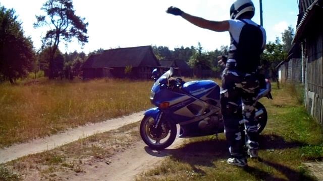 Немного позитива))) Байкер и Kawasaki ZZ-R600 смотреть онлайн