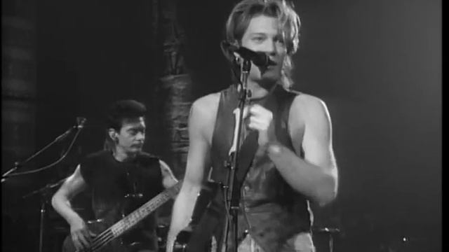 FIELDS OF FIRE | BON JOVI (LIVE) смотреть онлайн