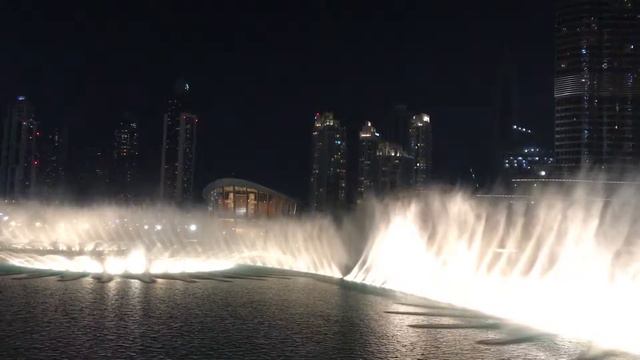 Фонтан Дубай рядом с Бурдж Халифа. смотреть онлайн