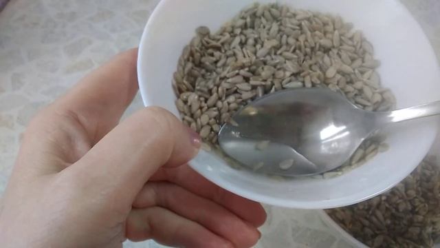 Семечки подсолнечника! Очень полезные! Как прорастить смотреть онлайн