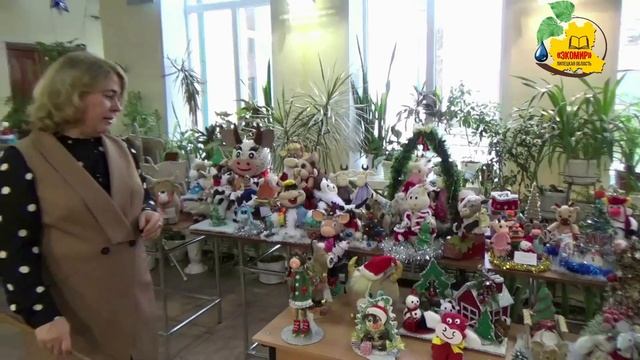 Онлайн-экскурсия по областной выставке новогодних композиций "Вместо ёлки - новогодний букет" смотреть онлайн