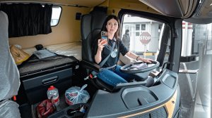 Перегоняю через ГРАНИЦУ Китая в Россия Тягач-Грузовик Mercedes. Обход САНКЦИЙ