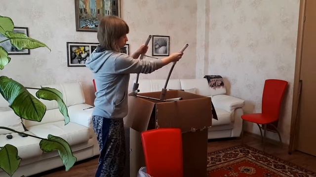 Обзор на стул кухонный красный Nowy Styl Amely Chrome Box-4, приобретенный в магазине Онлайнтрейд.р смотреть онлайн