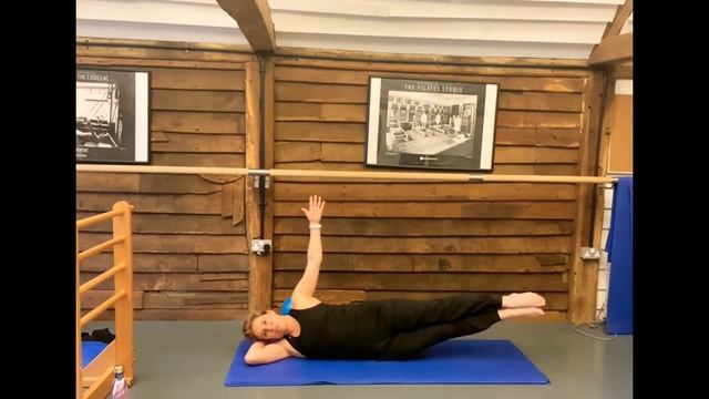 Post Christmas 35 mins Stretchy Pilates смотреть онлайн